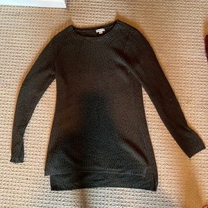 hunter green sweater. perfect condition!